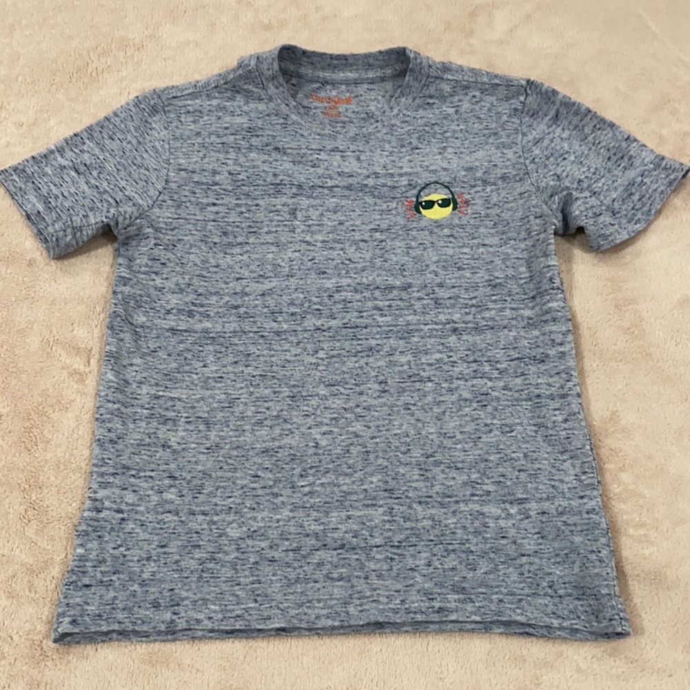 CAT & JACK TEE. SIZE S (6/7)